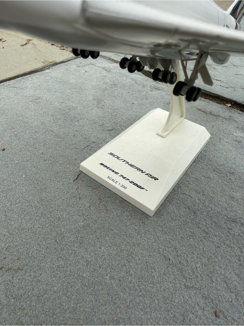 Southern Air White & Black Boeing 747-200F Airplane Model - Picture 5 of 6